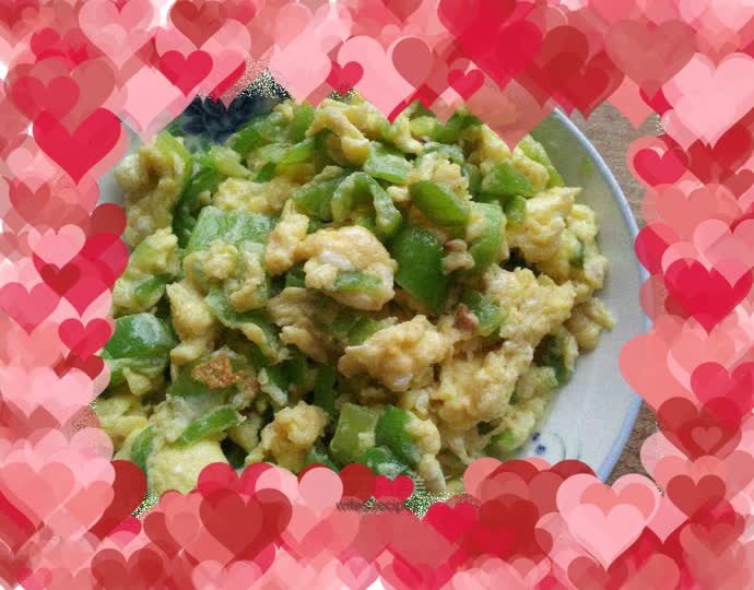Fried eggs with green pepper