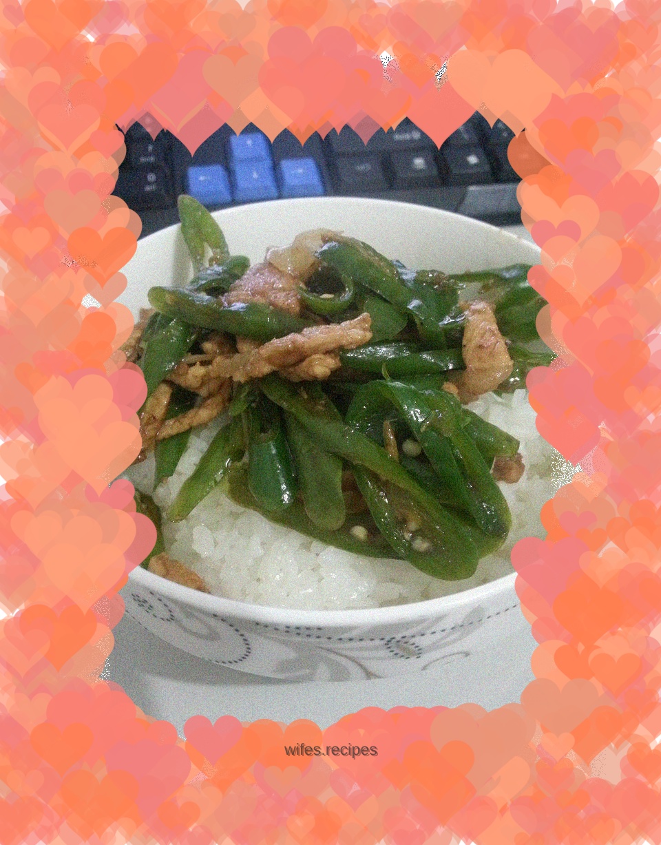 Stir-fried shredded pork with chili pepper