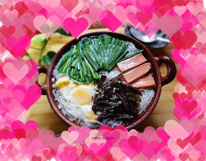 Rice noodles in soup stock casserole