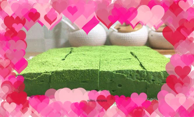 Matcha custard is made in small cubes, no gelatin is needed, the taste is delicate and smooth, and the color is bright green.