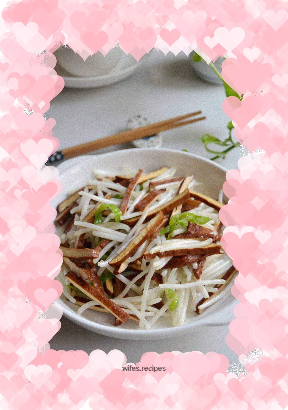 Stir-fried dried green pepper and bean sprouts
