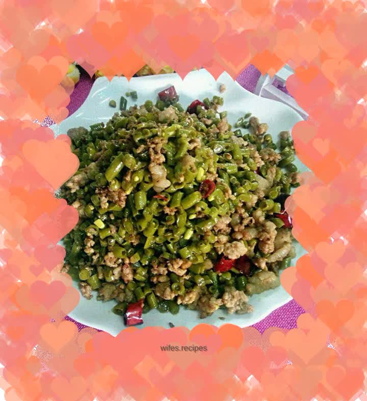 Stir-fried minced pork with sour cowpeas