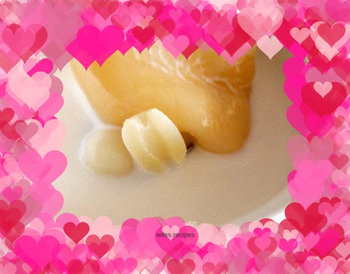 Lotus seeds and rock sugar stewed fish maw