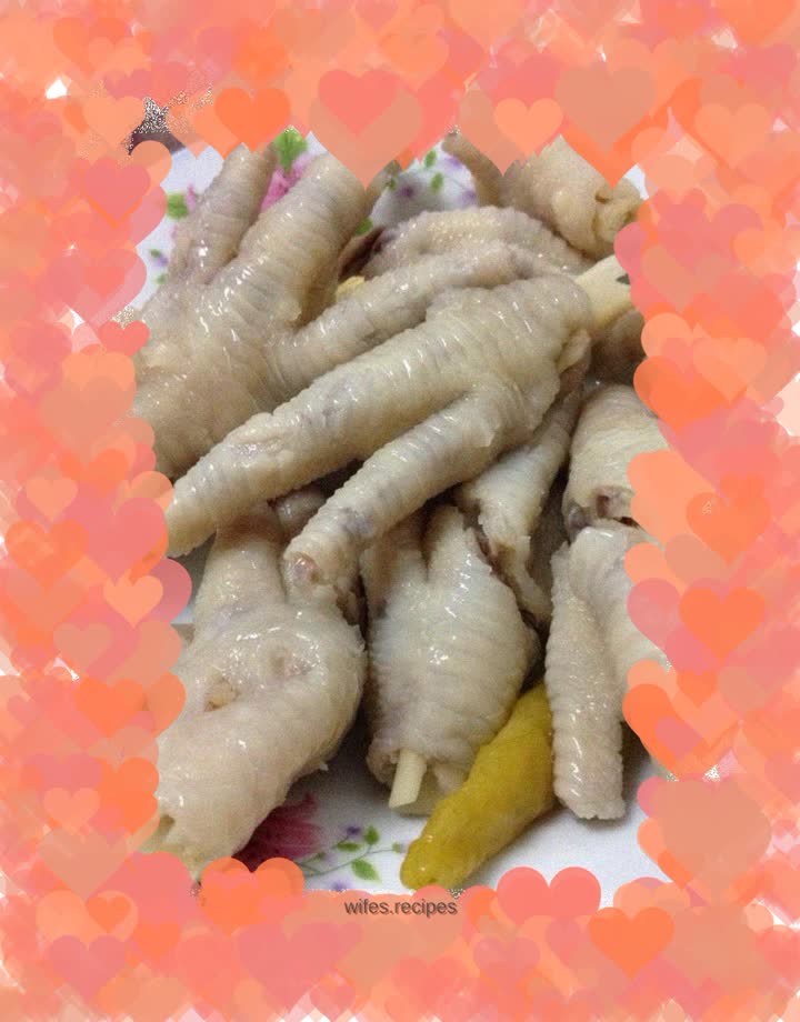 Pickled pepper chicken feet