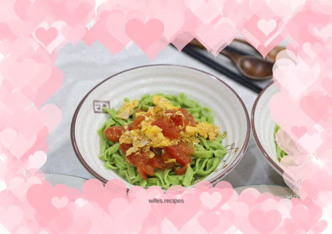 Spinach hand-made noodles