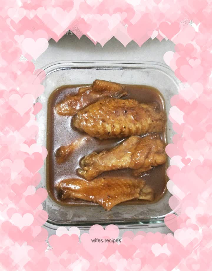 Chicken wings with black pepper sauce