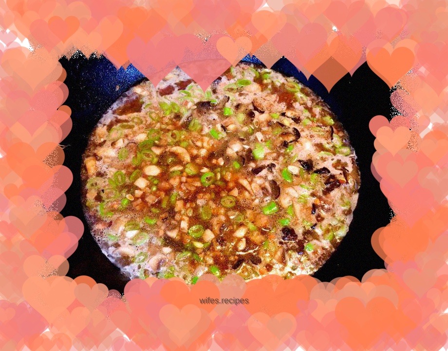 Assorted noodles with mixed sauce