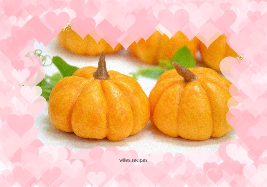 Small pumpkin buns