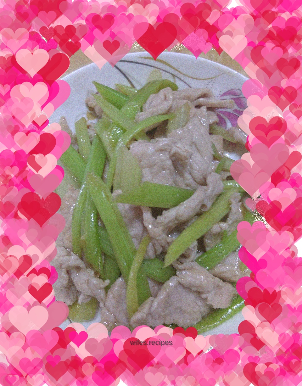 Stir-fried pork slices with celery