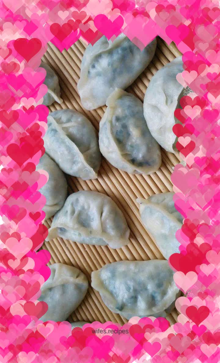 Steamed Noodles and Vegetarian Steamed Buns with Chive Stuffing