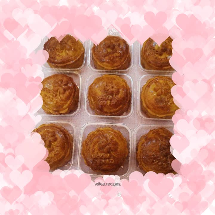 Lotus Paste and Egg Yolk Mooncake