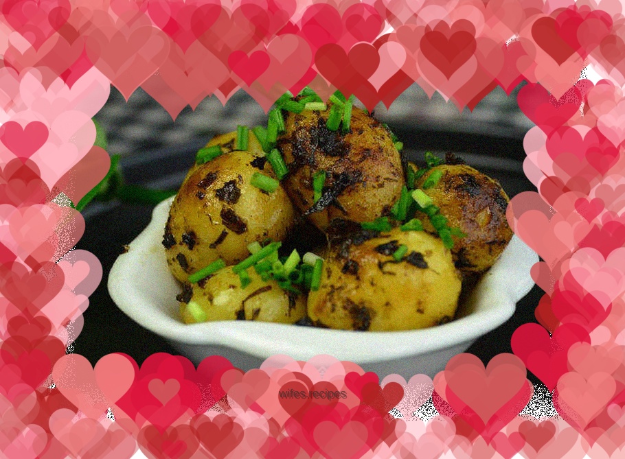 Fried baby potatoes with olives