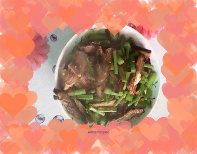 Stir-fried bacon with celery
