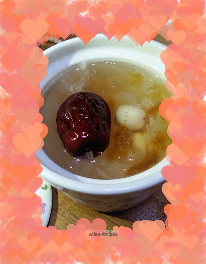 Peach Gum, Tremella and Lotus Seed Soup (stewed in water)