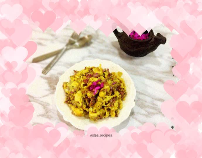 Sautéed Eggs with Bauhinia Flowers