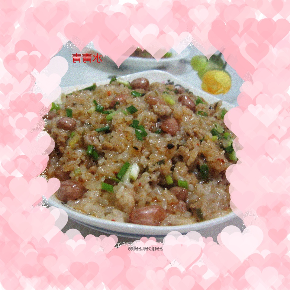 Steamed glutinous rice with peanuts and minced meat