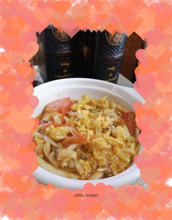 Stir-fried seafood mushrooms with tomatoes, eggs