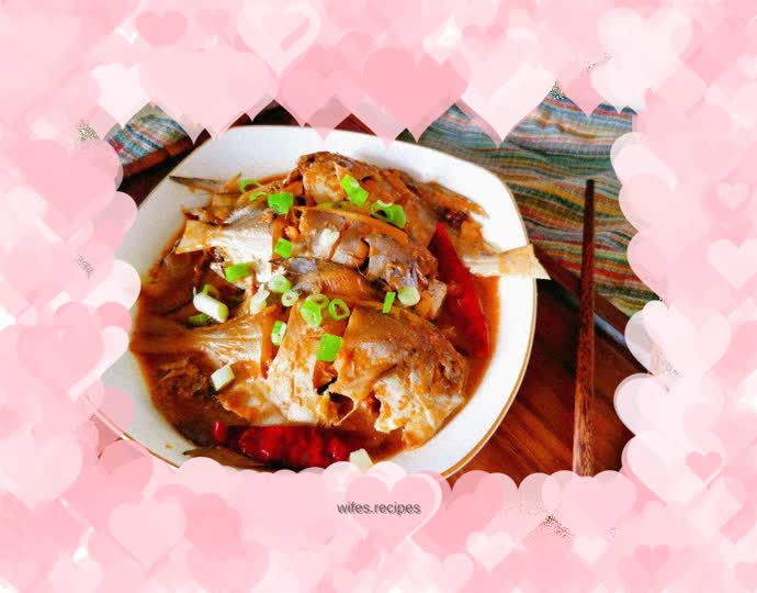 Braised small crystal fish in soy sauce