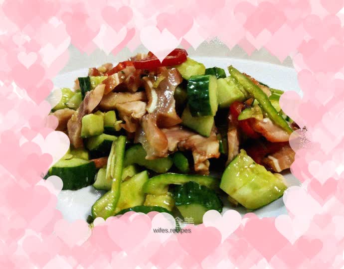 Cucumber mixed with shredded ears