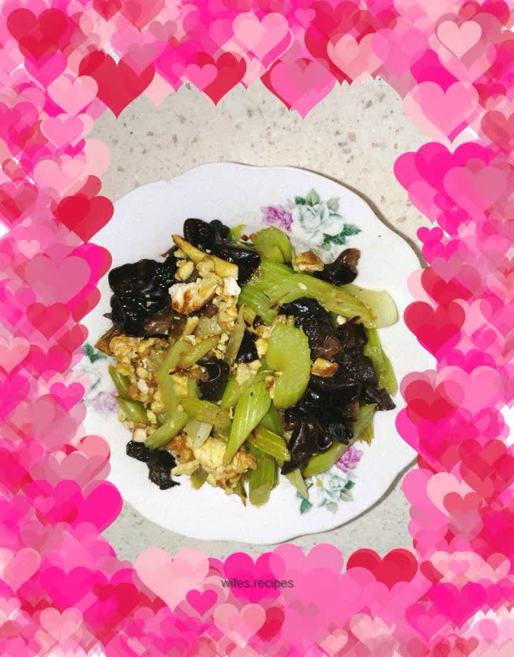 Celery scrambled eggs and fungus