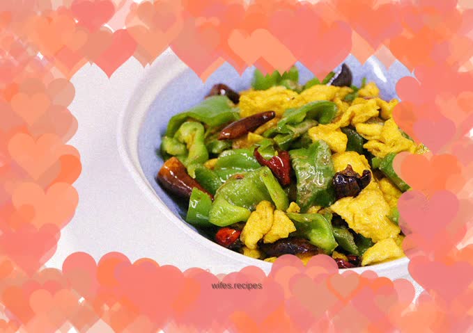 Fried eggs with green pepper