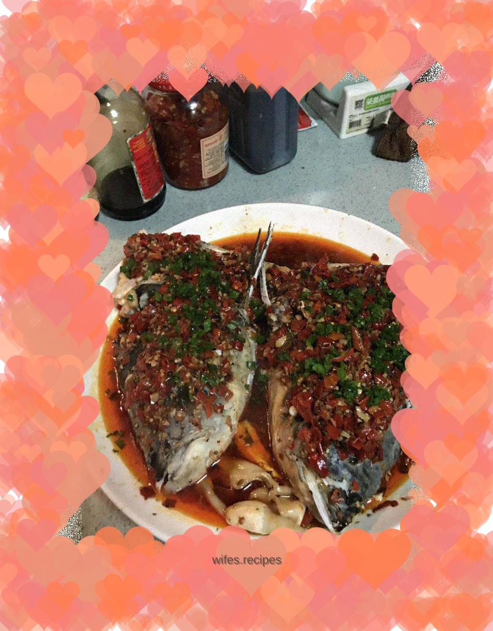 Fish head with chopped pepper