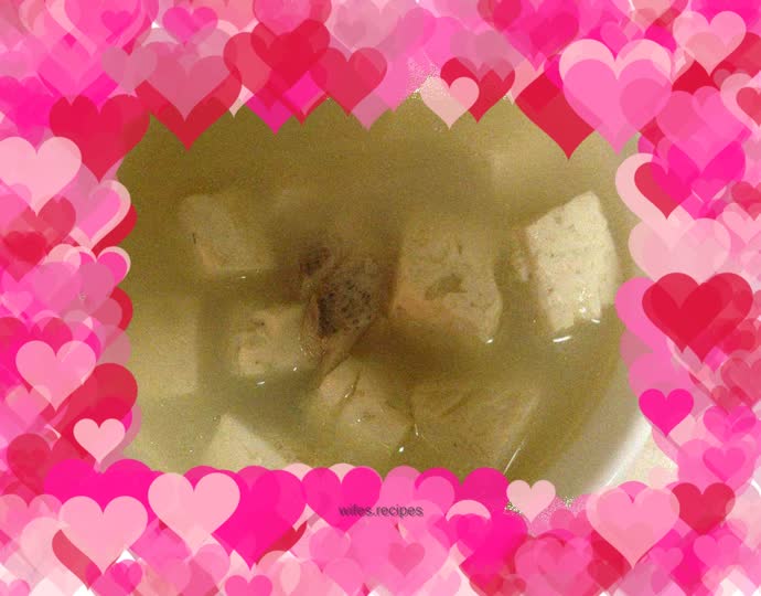 Fresh crucian carp and tofu soup