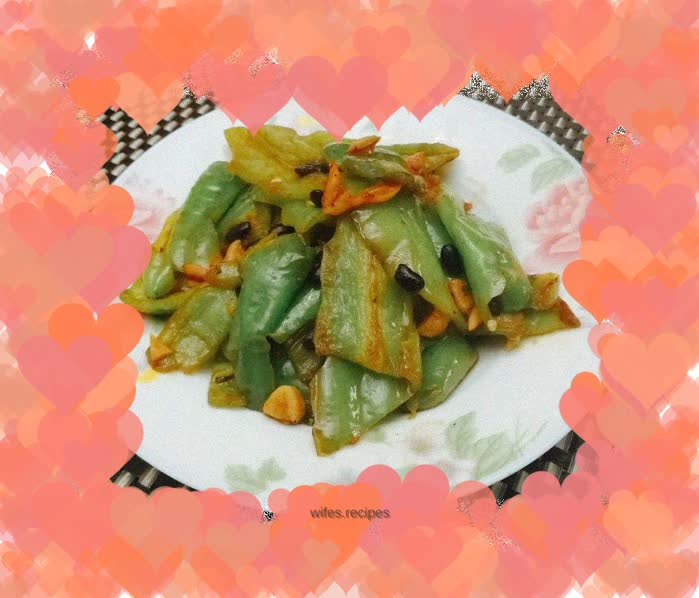 Stir-fried green peppers