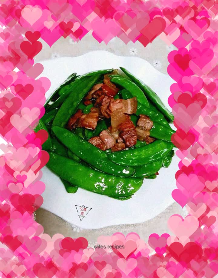 Stir-fried snow peas with crispy bacon