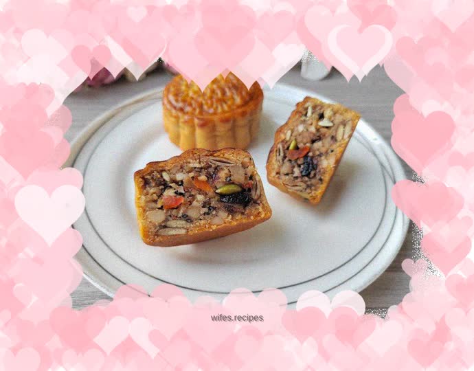 Cantonese style five-nut mooncake