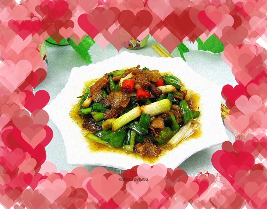 Fried pork with garlic sprouts and salt