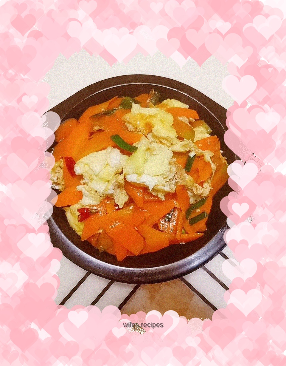 Scrambled eggs with carrots