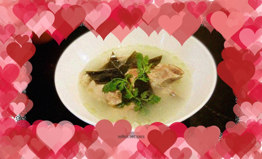 Seaweed and pork ribs soup