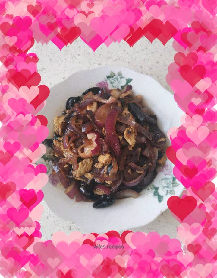 Fried eggs with onions and fungus