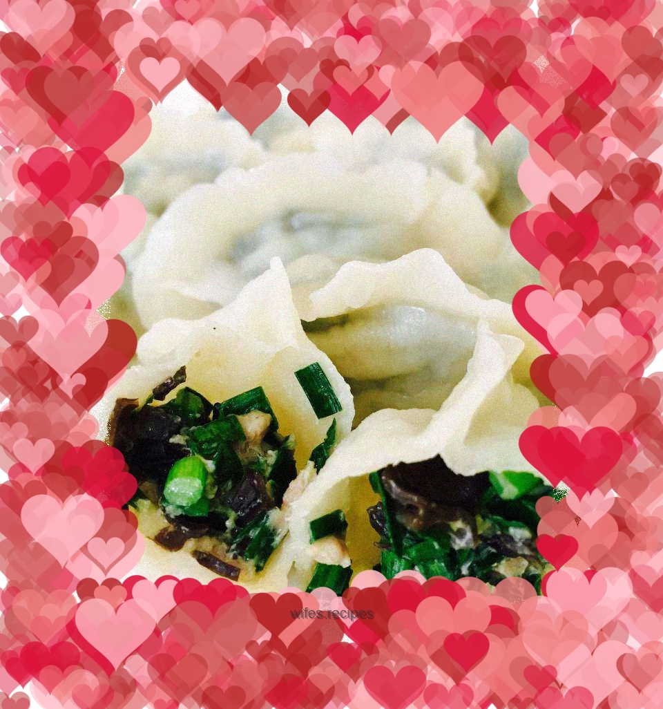Dumplings stuffed with chives, pork, fungus and three delicacies