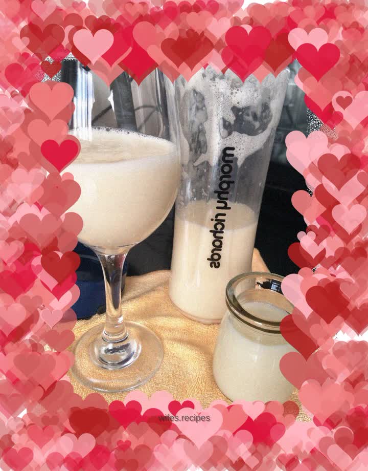 Sweet Chinese Valentine's Day peach, pear and yogurt juice