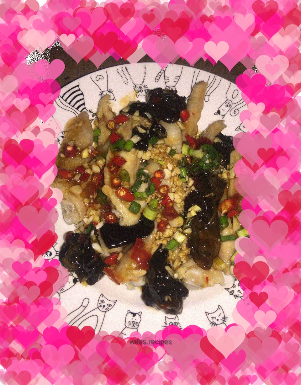 Chicken feet and chicken wing tips mixed with black fungus and mixed sauce