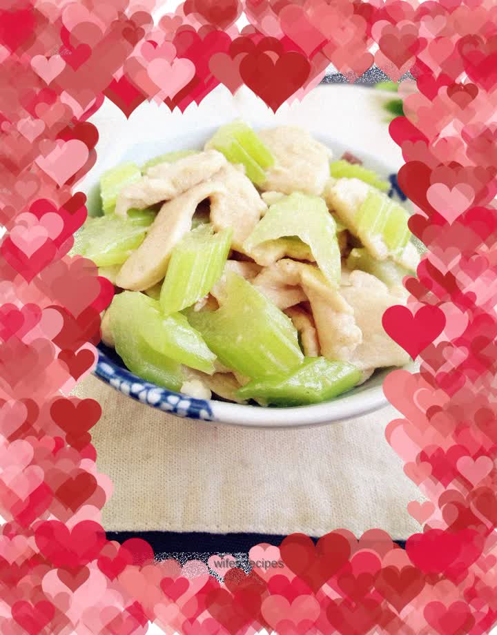 Stir-fried chicken slices with celery