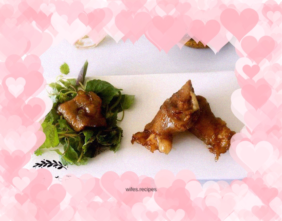 Braised lamb trotters