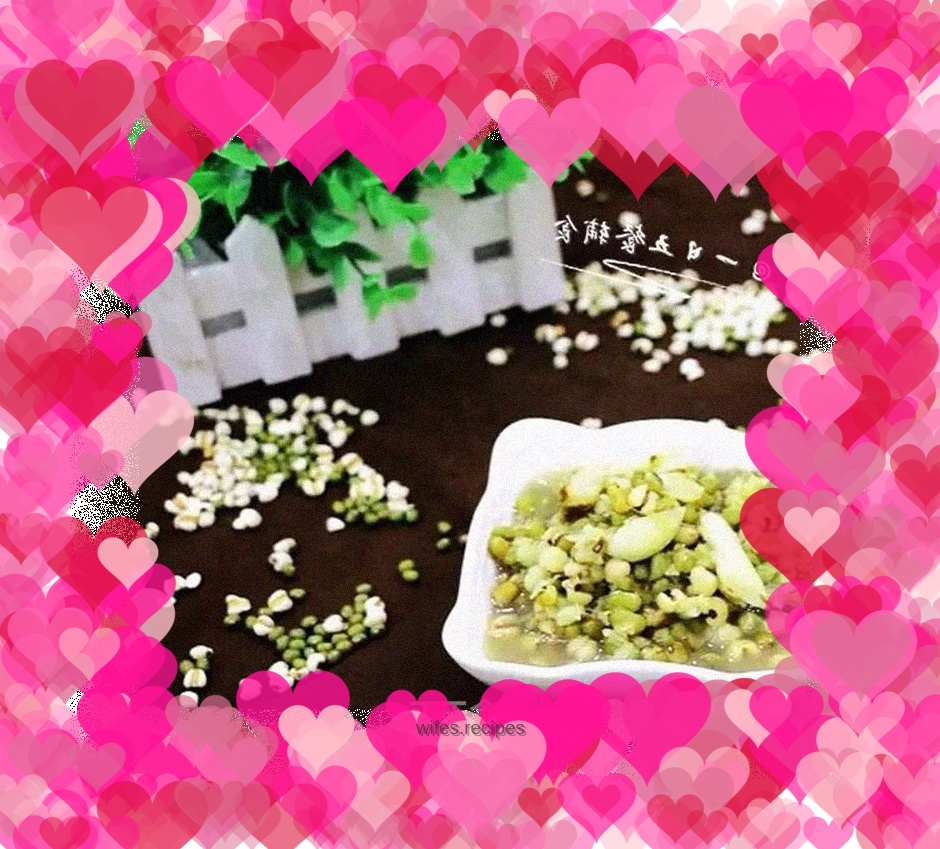 Mung bean, lily and barley soup