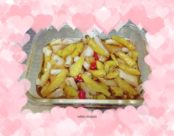 Pickled pepper chicken feet