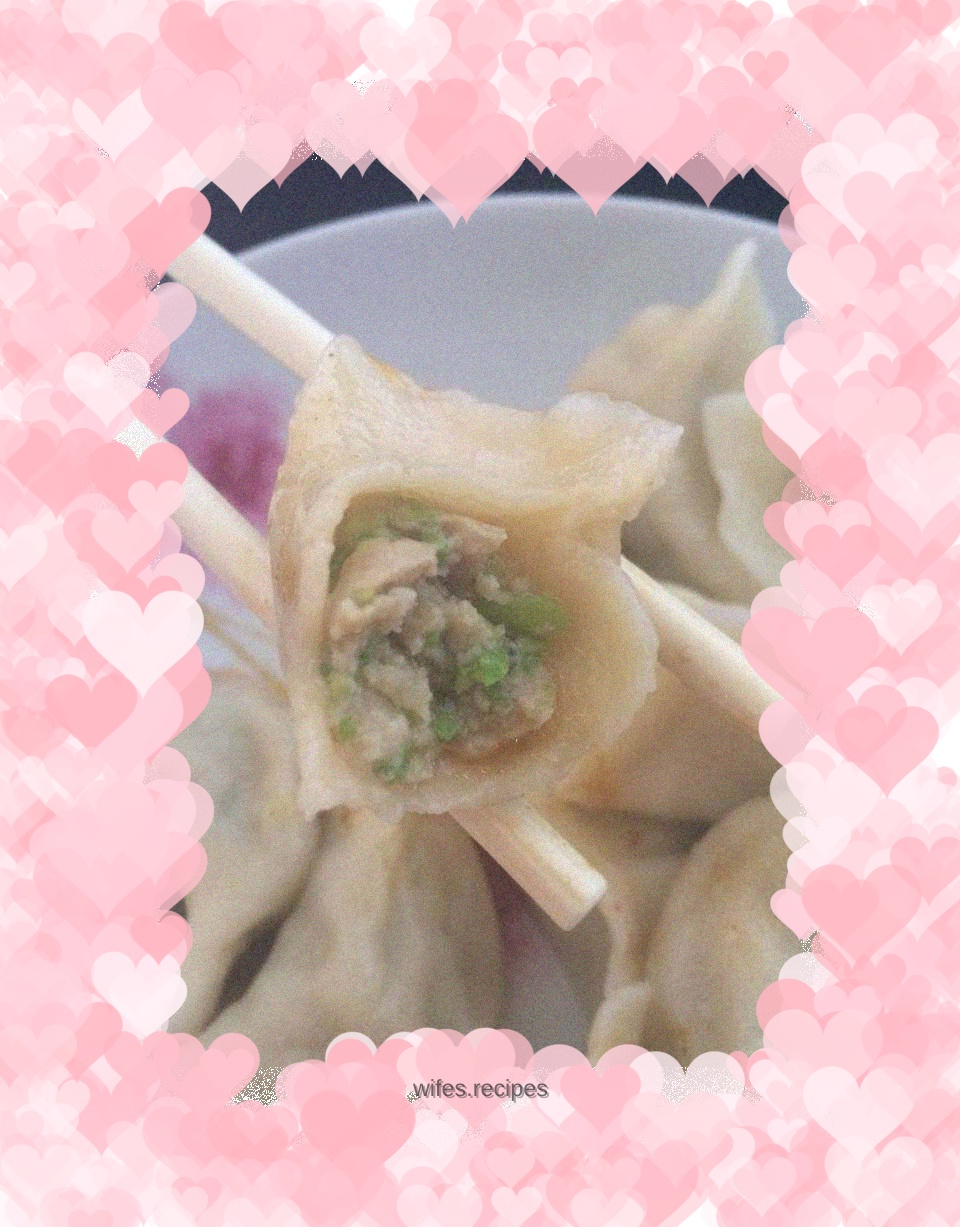 Dumplings stuffed with minced meat and asparagus