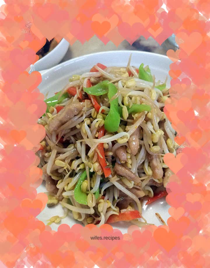 Stir-fried spontaneous mung bean sprouts