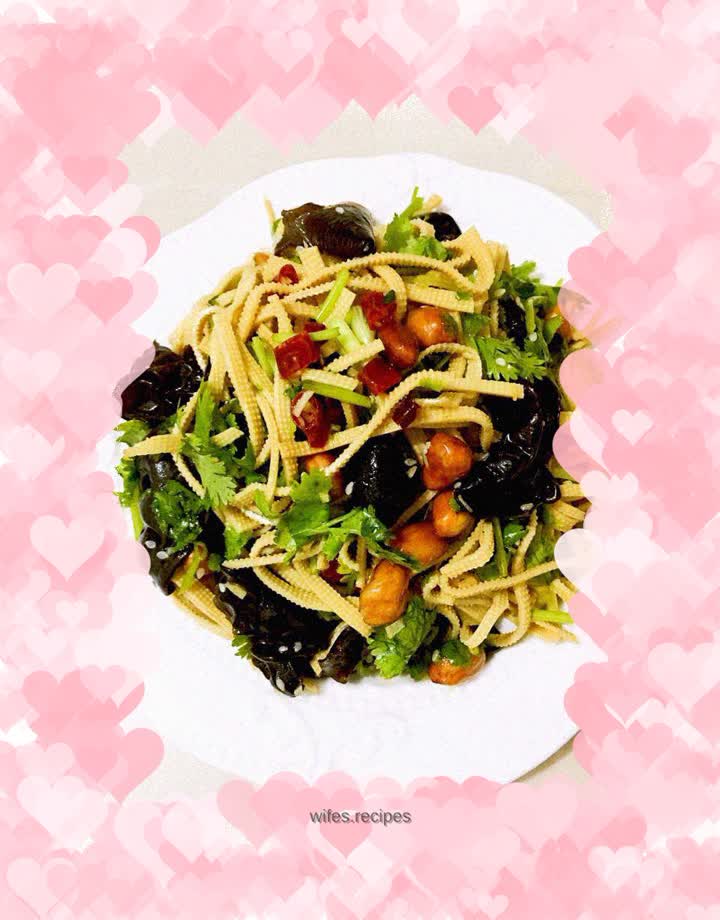 Dried shredded coriander and fungus