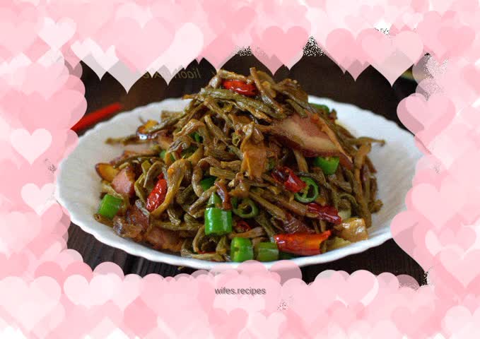 Stir-fried bacon with dried beans