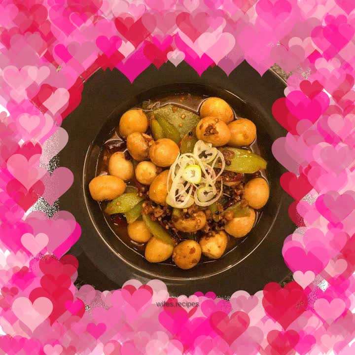 Fried quail eggs with lettuce