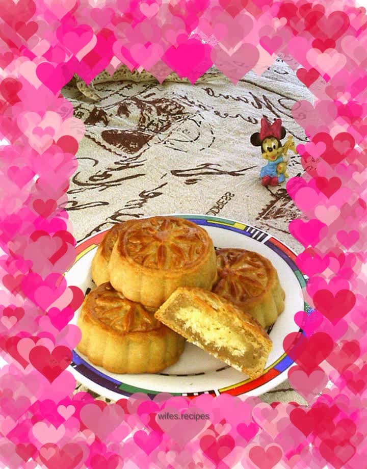 Cantonese style coconut heart lotus paste mooncake