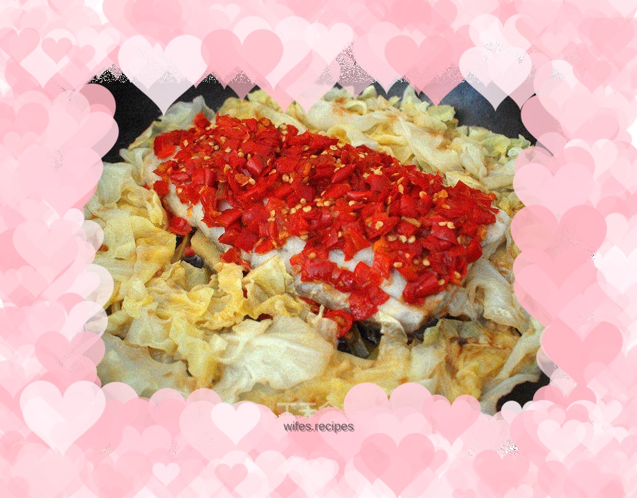 Fish with chopped beetroot and pepper