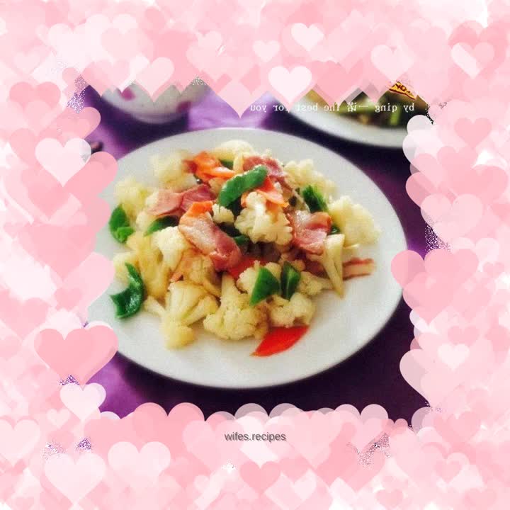 Stir-fried cauliflower with bacon
