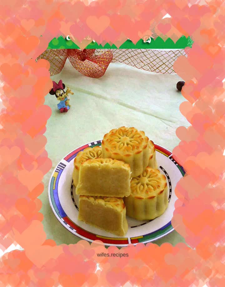 Milky golden mooncake